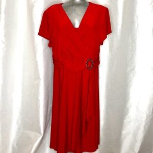 Beautiful V-neck red dress size 20 W short sleeve